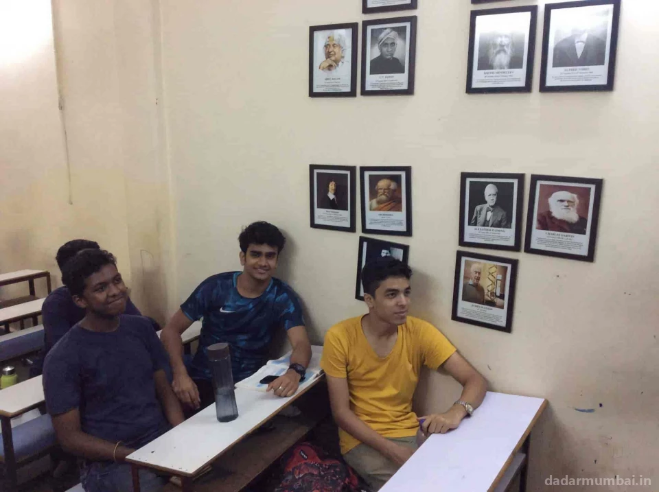 Dr. Nitin’s Group Tuitions Photo 1