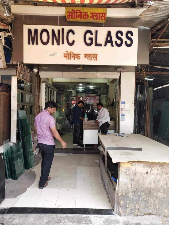 Monic Glass Photo 7